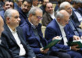 حضور پزشکیان در مراسم ختم خانواده سقاب اصفهانی حضور پزشکیان در مراسم ختم خانواده سقاب اصفهانی