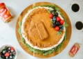 طرز تهیه دسر بیسکوییت و انار با کرم لوتوس ویژه شب یلدا طرز تهیه دسر بیسکوییت و انار با کرم لوتوس ویژه شب یلدا