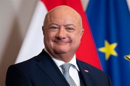قدردانی صدراعظم اتریش از انتشار کتاب «ایرانیشناسان اتریشی» قدردانی صدراعظم اتریش از انتشار کتاب «ایرانیشناسان اتریشی»