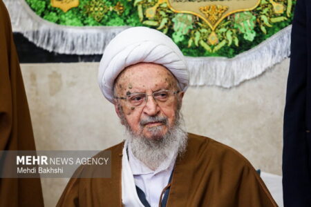 آیتالله مکارم شیرازی: ایمان به منجی، ضامن پایداری امت اسلامی است آیتالله مکارم شیرازی: ایمان به منجی، ضامن پایداری امت اسلامی است