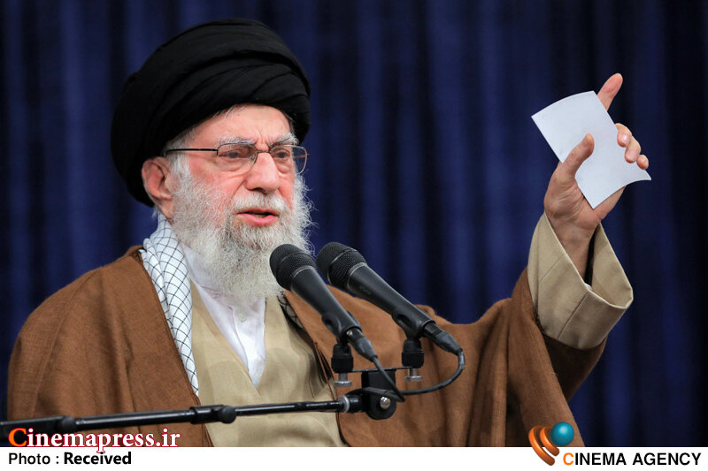 باید «دشمن» را «مأیوس» کرد/ «قدرت ملّی» بیش از آنکه به موشک و هواپیما ارتباط داشته باشد به «ارادهی ملّتها» و «ایستادگی ملّتها» ارتباط پیدا میکند باید «دشمن» را «مأیوس» کرد/ «قدرت ملّی» بیش از آنکه به موشک و هواپیما ارتباط داشته باشد به «ارادهی ملّتها» و «ایستادگی ملّتها» ارتباط پیدا میکند