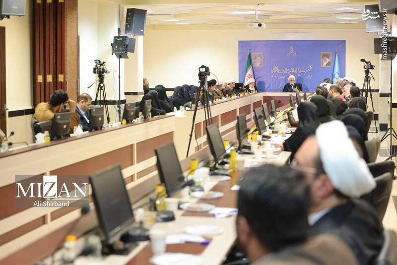 نشست با جمع اساتید حوزه و دانشگاه استان مرکزی نشست با جمع اساتید حوزه و دانشگاه استان مرکزی