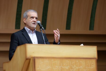 پزشکیان: با وجود همه مشکلات مقابل سختیها سر خم نخواهیم کرد پزشکیان: با وجود همه مشکلات مقابل سختیها سر خم نخواهیم کرد