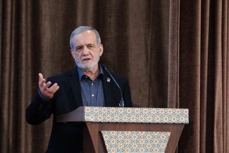 پزشکیان: دنبال جنگ نیستیم، اما مقابل قلدری آمریکا سر خم نمیکنیم پزشکیان: دنبال جنگ نیستیم، اما مقابل قلدری آمریکا سر خم نمیکنیم