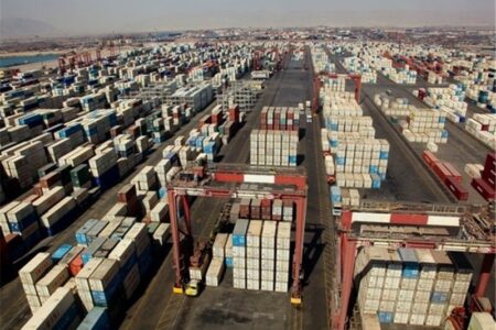 انتقال 6 میلیون تن کالای اساسی از بنادر به استانها در ایام جنگ رمضان انتقال 6 میلیون تن کالای اساسی از بنادر به استانها در ایام جنگ رمضان