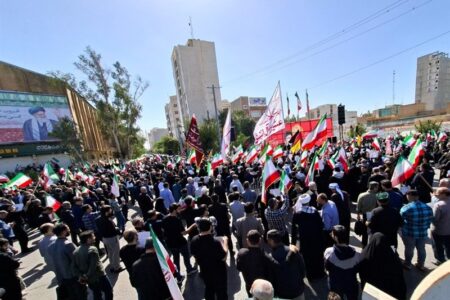 جوان عراقی: ما همه دست بیعت با رهبر جدید ایران میدهیم جوان عراقی: ما همه دست بیعت با رهبر جدید ایران میدهیم