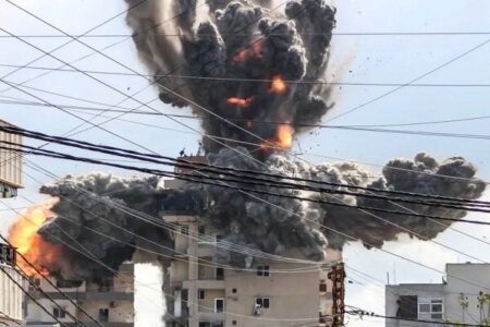 ادامه حملات صهیونیستها به لبنان همزمان با آغاز مذاکرات در کاخ سفید ادامه حملات صهیونیستها به لبنان همزمان با آغاز مذاکرات در کاخ سفید