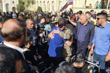 بازگشت 9 تن از دریادلان ناوچه دنا به شیراز + تصاویر بازگشت 9 تن از دریادلان ناوچه دنا به شیراز + تصاویر