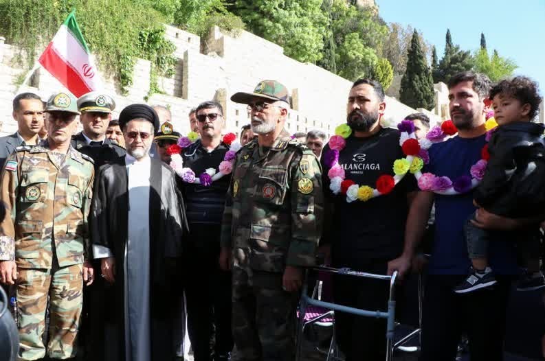 بازگشت 9 تن از دریادلان ناوچه دنا به شیراز + تصاویر اخبار شیراز , اخبار استان فارس ,