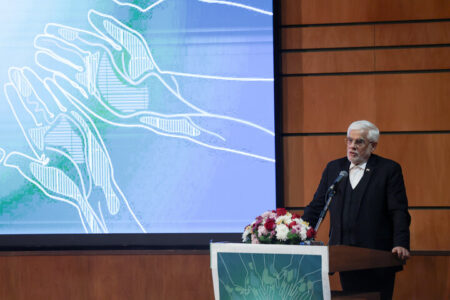 تأکید عارف بر پایداری ارتباطات در شرایط جنگی تأکید عارف بر پایداری ارتباطات در شرایط جنگی