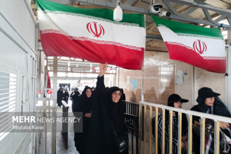 تردد بیش از ۱۱۴ هزار مسافر از مرز مهران در فروردینماه تردد بیش از ۱۱۴ هزار مسافر از مرز مهران در فروردینماه