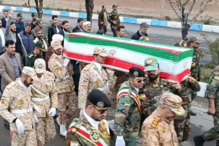 تشییع پیکر شهید گمنام جنگ رمضان در مراغه تشییع پیکر شهید گمنام جنگ رمضان در مراغه