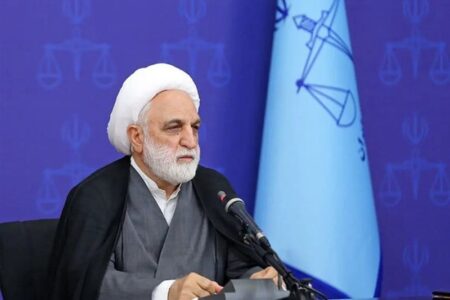 توقیف اموال خائنان عین عدالت است/آغوش وطن برای بازگشت پشیمانان باز است توقیف اموال خائنان عین عدالت است/آغوش وطن برای بازگشت پشیمانان باز است