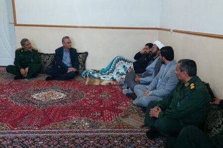 دیدار مسئولان با رزمنده جنگ تحمیلی سوم در کنگان دیدار مسئولان با رزمنده جنگ تحمیلی سوم در کنگان