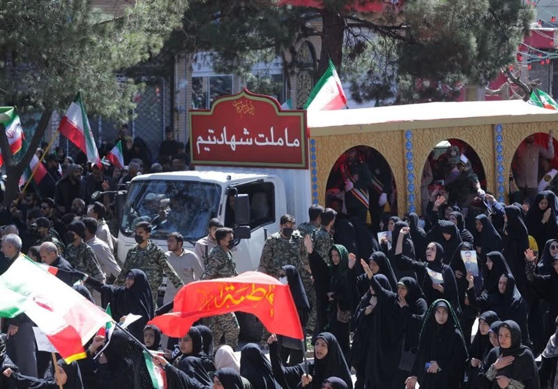 روایتی از تشییع 15 شهید یک خانواده در کرج