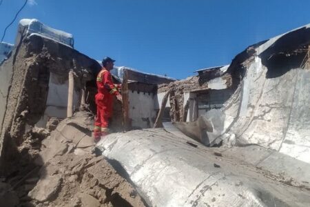 ریزش ساختمان متروکه در میدان جوانشیر کرمانشاه یک مصدوم برجا گذاشت ریزش ساختمان متروکه در میدان جوانشیر کرمانشاه یک مصدوم برجا گذاشت