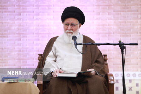 شهید رئیسی حکمرانی را در امتداد حاکمیت ولایت فقیه اجرا کرد شهید رئیسی حکمرانی را در امتداد حاکمیت ولایت فقیه اجرا کرد