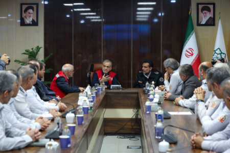 پزشکیان: عبور از چالشهای پیشرو بدون حضور و حمایت مردم ممکن نیست پزشکیان: عبور از چالشهای پیشرو بدون حضور و حمایت مردم ممکن نیست