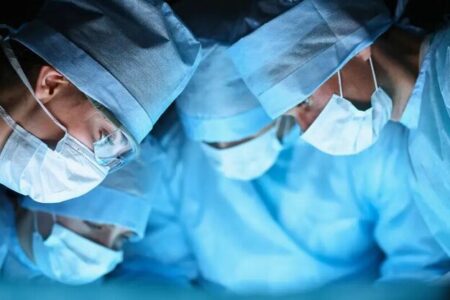 چگونه باید از کادر درمان در شرایط بحرانی حمایت کرد چگونه باید از کادر درمان در شرایط بحرانی حمایت کرد