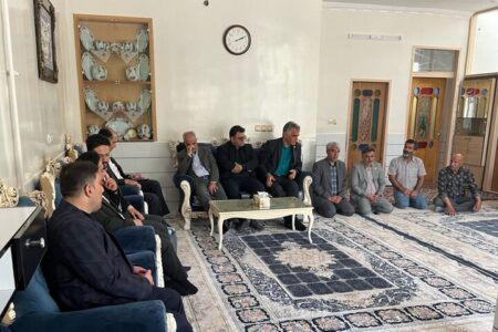 ابلاغ پیام قالیباف به خانواده پرستار شهیده ابلاغ پیام قالیباف به خانواده پرستار شهیده