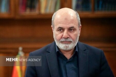 احمدیان: هزینه تصمیم برای دشمن از آستانه تحمل فراتر خواهد رفت احمدیان: هزینه تصمیم برای دشمن از آستانه تحمل فراتر خواهد رفت
