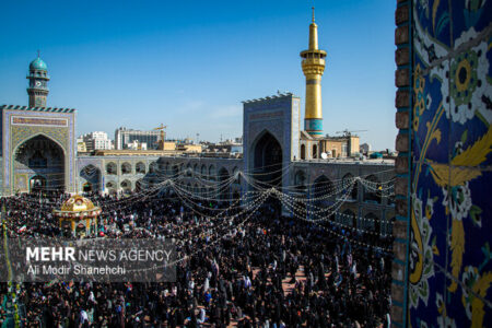 امام رضا(ع) با بیان سلسله اسناد احادیث، امامت را برای شیعیان تبیین کرد امام رضا(ع) با بیان سلسله اسناد احادیث، امامت را برای شیعیان تبیین کرد