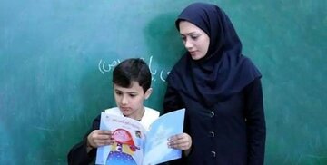رفتار ارباب رعیتی با معلمان مدارس خصوصی/ به امید قبولی در گزینش، تن به استثمار میدهیم/ منطقِ حاکم در این مدارس جذب مشتری است رفتار ارباب رعیتی با معلمان مدارس خصوصی/ به امید قبولی در گزینش، تن به استثمار میدهیم/ منطقِ حاکم در این مدارس جذب مشتری است