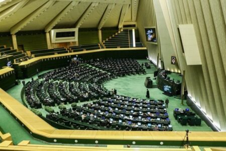 سؤال از وزیر اقتصاد درباره استخدامهای فراقانونی یک بانک در کردستان سؤال از وزیر اقتصاد درباره استخدامهای فراقانونی یک بانک در کردستان