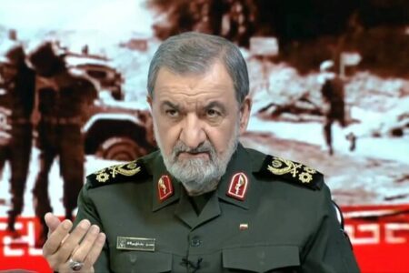سرلشکر رضایی: آمریکایی ها باید دندان نفت را در خلیج فارس بکشند سرلشکر رضایی: آمریکایی ها باید دندان نفت را در خلیج فارس بکشند
