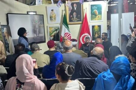 عرضه کتاب ترجمه زندگینامه رهبر شهید انقلاب به زبان عربی در تونس عرضه کتاب ترجمه زندگینامه رهبر شهید انقلاب به زبان عربی در تونس