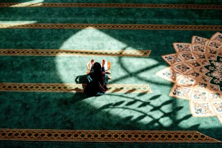 منطق الهیاتی جنگ رمضان از نگاه ادیان توحیدی تا بعثت مردمی منطق الهیاتی جنگ رمضان از نگاه ادیان توحیدی تا بعثت مردمی