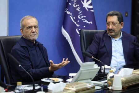 پزشکیان: با سوءاستفادهکنندگان از شرایط کشور برخورد میکنیم پزشکیان: با سوءاستفادهکنندگان از شرایط کشور برخورد میکنیم
