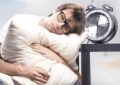 چرا بی دلیل ساعت ۴ صبح بیدار میشویم؟ چرا بی دلیل ساعت ۴ صبح بیدار میشویم؟