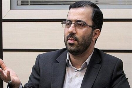 گودرزی: تنگه هرمز گلوی آمریکا را در فشار قرار داده است گودرزی: تنگه هرمز گلوی آمریکا را در فشار قرار داده است