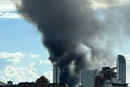 آتشسوزی گسترده در جنوب لندن/ ۱۰۰ آتشنشان به محل حادثه اعزام شدند آتشسوزی گسترده در جنوب لندن/ ۱۰۰ آتشنشان به محل حادثه اعزام شدند