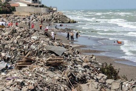 آلودگی شناگاه های چالوس؛ پرچم شنا آبی نیست آلودگی شناگاه های چالوس؛ پرچم شنا آبی نیست
