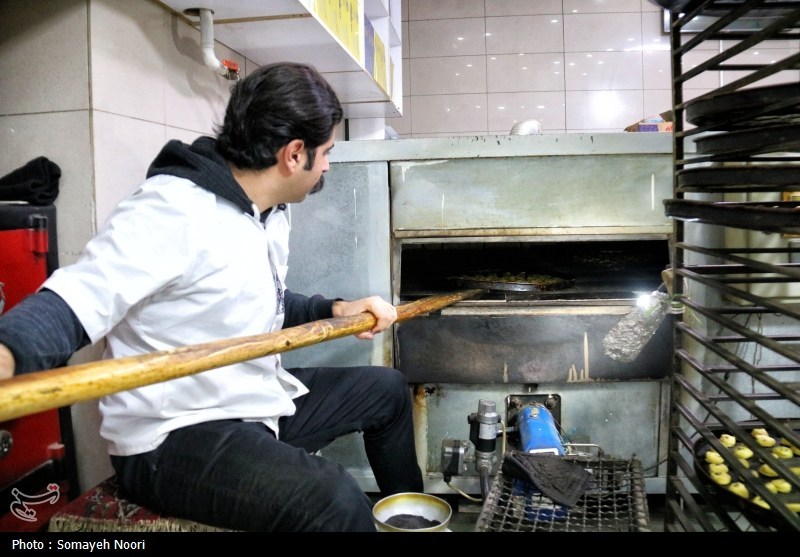 سوغاتی اصیل کرمانشاه زیر سایه گرانیها/ صفهای نان روغنی کجا رفت؟ سوغاتی اصیل کرمانشاه زیر سایه گرانیها/ صفهای نان روغنی کجا رفت؟