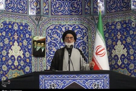 عبور از خطوط قرمز و منویات رهبر معظم انقلاب خلاف شرع و قانون است عبور از خطوط قرمز و منویات رهبر معظم انقلاب خلاف شرع و قانون است