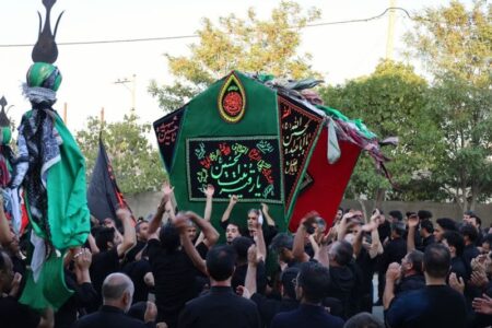عضو خبرگان: عاشورا درس تشخیص حق از باطل و ایستادگی در برابر ظلم است عضو خبرگان: عاشورا درس تشخیص حق از باطل و ایستادگی در برابر ظلم است