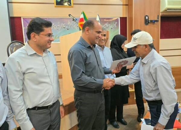 فرماندار عسلویه: سطح خدمات رفاهی و معیشتی بازنشستگان ارتقا یابد فرماندار عسلویه: سطح خدمات رفاهی و معیشتی بازنشستگان ارتقا یابد