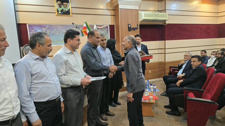 فرماندار عسلویه: سطح خدمات رفاهی و معیشتی بازنشستگان ارتقا یابد فرماندار عسلویه: سطح خدمات رفاهی و معیشتی بازنشستگان ارتقا یابد