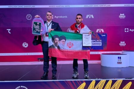 همصدایی رزمیکار لردگانی با میناب؛ روی سکوی قهرمانی با دشمن میجنگم همصدایی رزمیکار لردگانی با میناب؛ روی سکوی قهرمانی با دشمن میجنگم