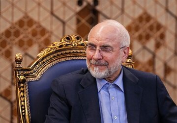 قالیباف از «بازم مدرسهام دیر شد» تا « آدم برفی» را مرور کرد/ رییس مجلس با چه صفاتی از اکبر عبدی یاد کرد؟ قالیباف از «بازم مدرسهام دیر شد» تا « آدم برفی» را مرور کرد/ رییس مجلس با چه صفاتی از اکبر عبدی یاد کرد؟