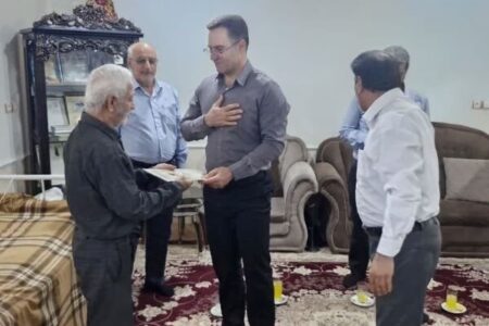 سلیمانی: خانوادههای شهدا سرمایههای ارزشمند انقلاب اسلامی هستند سلیمانی: خانوادههای شهدا سرمایههای ارزشمند انقلاب اسلامی هستند