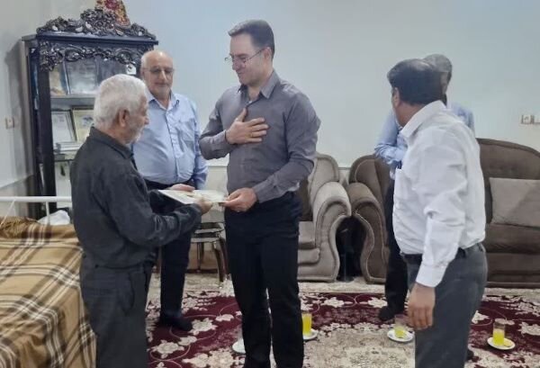 سلیمانی: خانوادههای شهدا سرمایههای ارزشمند انقلاب اسلامی هستند سلیمانی: خانوادههای شهدا سرمایههای ارزشمند انقلاب اسلامی هستند