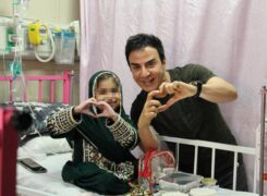 عمو پورنگ در مرکز طبی کودکان+ عکس