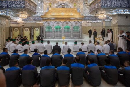 غبار روبی حرم امام حسین (ع) در آستانه ولادت پیامبر (ص) غبار روبی حرم امام حسین (ع) در آستانه ولادت پیامبر (ص)
