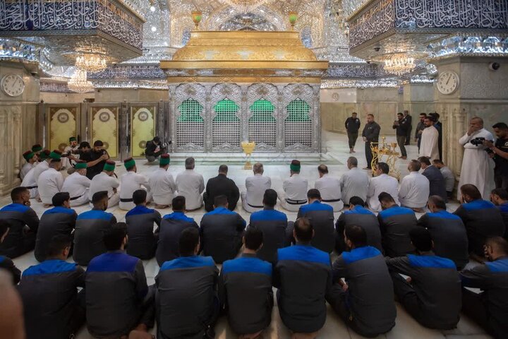 غبار روبی حرم امام حسین (ع) در آستانه ولادت پیامبر (ص) غبار روبی حرم امام حسین (ع) در آستانه ولادت پیامبر (ص)