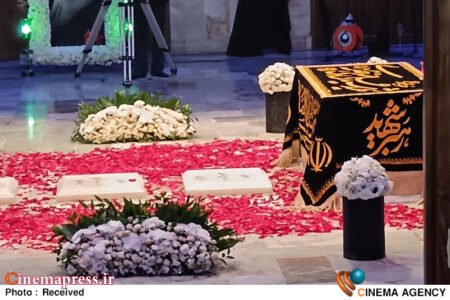 هرگز نباید در مسیر «خونخواهی رهبر شهید» کوتاه بیاییم هرگز نباید در مسیر «خونخواهی رهبر شهید» کوتاه بیاییم