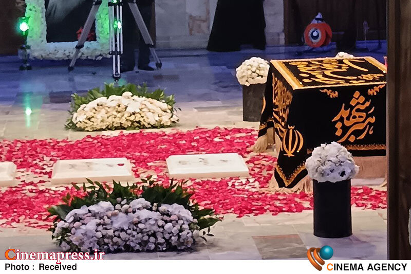 هرگز نباید در مسیر «خونخواهی رهبر شهید» کوتاه بیاییم هرگز نباید در مسیر «خونخواهی رهبر شهید» کوتاه بیاییم